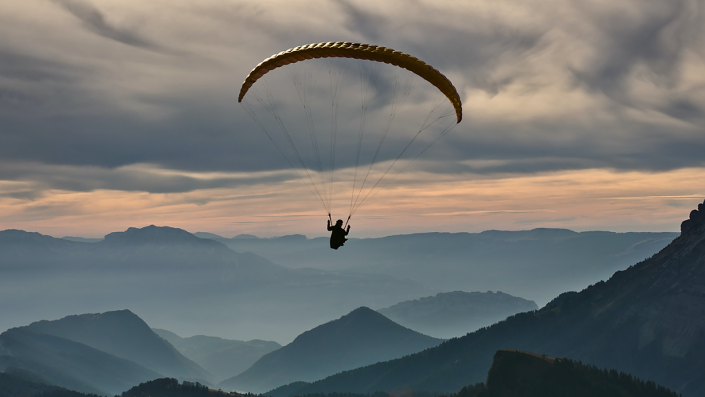Volo in parapendio tandem in Toscana tra le montagne